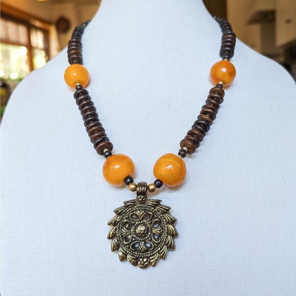 African Yellow Amber and Wood Bead Necklace w Gold Tone Spacers Medallion - Picture 8 of 9